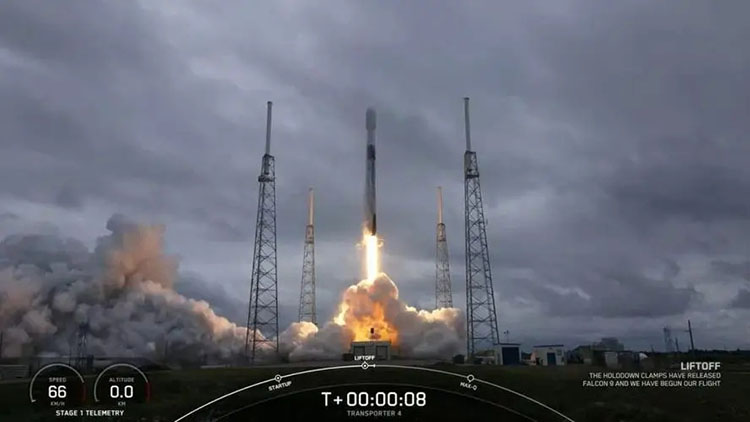 SpaceX 第四趟卫星拼车成功，再送 40 个航天器上天