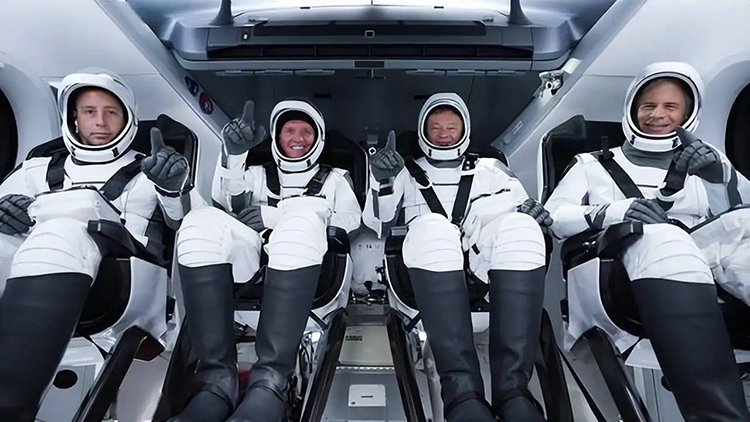 参与“Crew-3”航天任务的4名宇航员返回地球