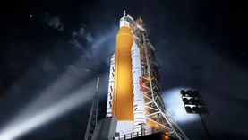 NASA登月火箭抵达发射台，一旦完成研发有助于探索太阳系深处