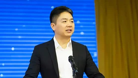 卸任 CEO 两个月后，刘强东从京东套现 18 亿元