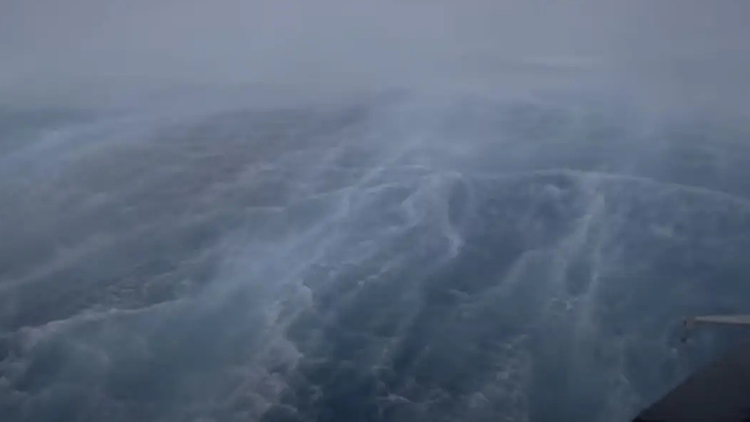 NOAA无人机以前所未有的方式捕捉到一场飓风