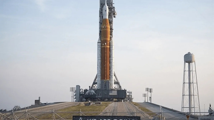 NASA“阿尔忒弥斯1号”登月火箭发射升空