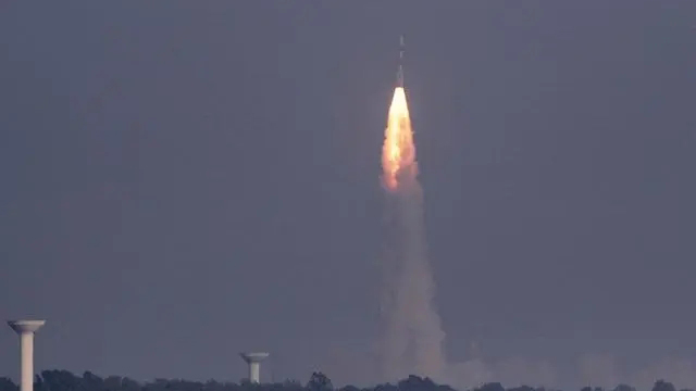 印度极地卫星运载火箭成功发射一箭9星