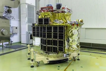 日本造出世界首颗木壳人造卫星