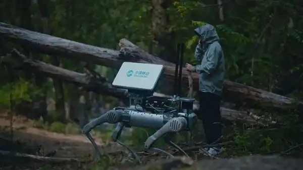 China Mobile's Global First Intelligent Satellite Communication Robot Dog: Directly Connected Satellite Control Rescue Can Also Be Used as a Base Station