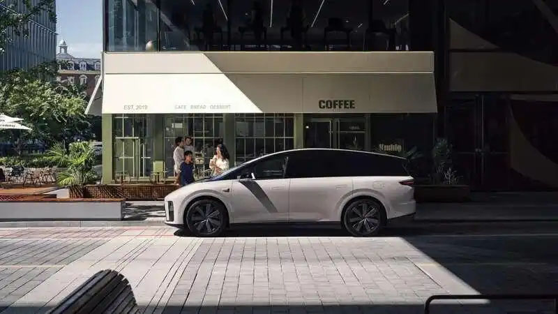 Ideal i8 hits all four wheels of an 8-ton truck and bounces up? Dongfeng's latest response: It has constituted serious infringement and degraded the brand image