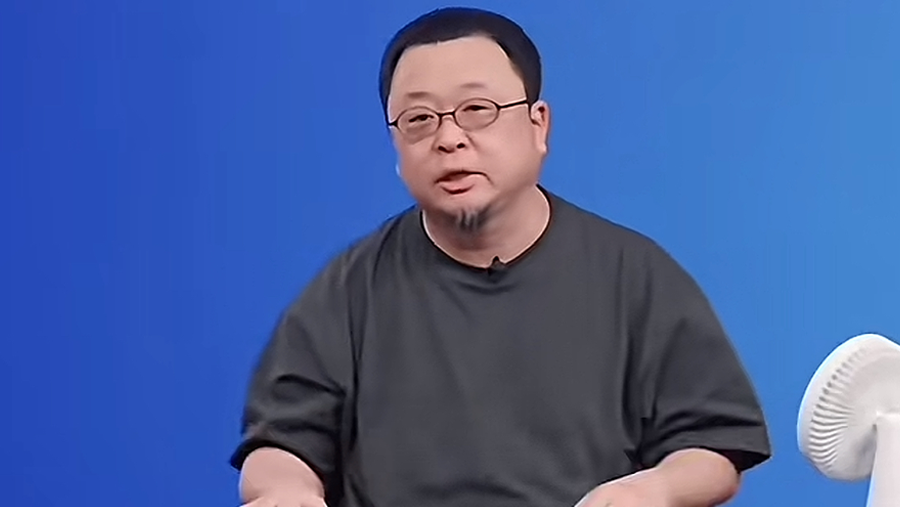 Luo Yonghao responds with 'Pay off your own debts first and then care about the people of the world'