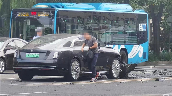 陳震勞斯萊斯事故車280萬賣給租車商，整車維修費(fèi)約七八十萬