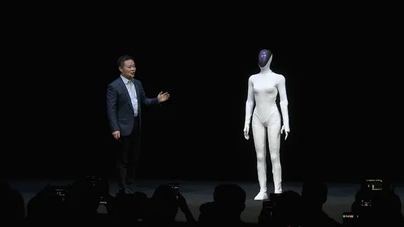 会走猫步！小鹏发布新一代人形机器人IRON