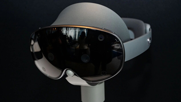 首批用户体验报告：三星Galaxy XR虽沉浸感强，但眼睛“吃不消”