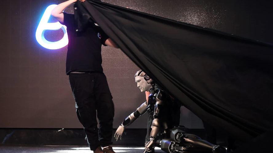 别再想靠“demo”糊弄，NVIDIA联合光轮智能正式开启具身评测驱动的时代