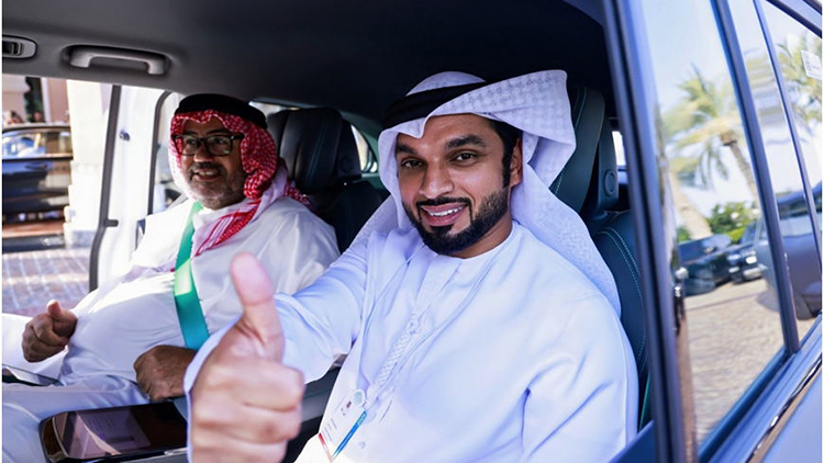 萝卜快跑成世界政府峰会唯一全无人车队！王储亲测 点赞中国无人驾驶