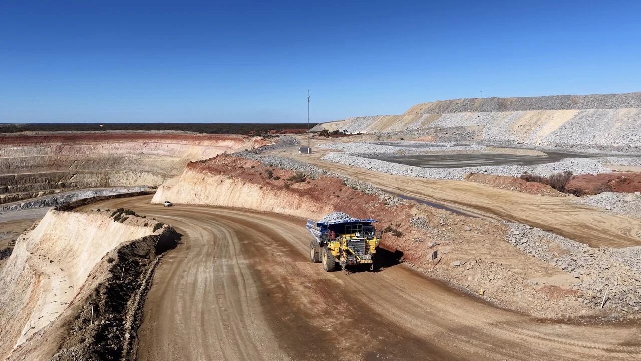 The world's first autonomous driving stock in mining areas is born, and Easy Control intelligent driving has landed on the main board of the Hong Kong Stock Exchange